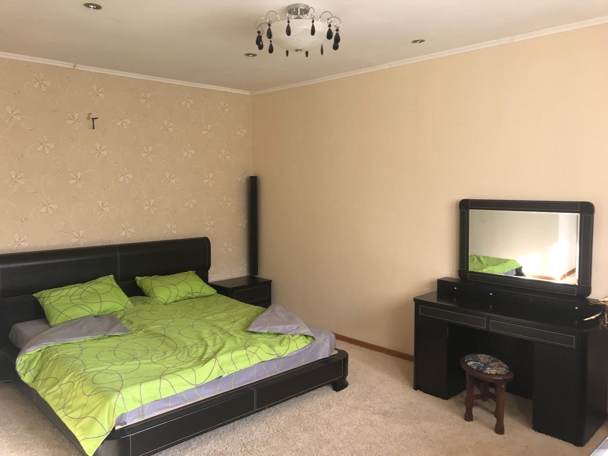 Apartment On Nebesnoi Sotni Zsitomir Kültér fotó
